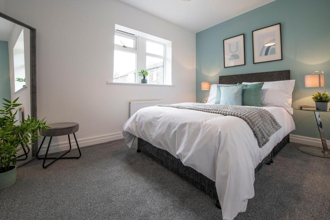 Large 2-Bedroom Bungalow Near Airedale Hospital, Keighley, Convenient Location With Parking Steeton Екстериор снимка