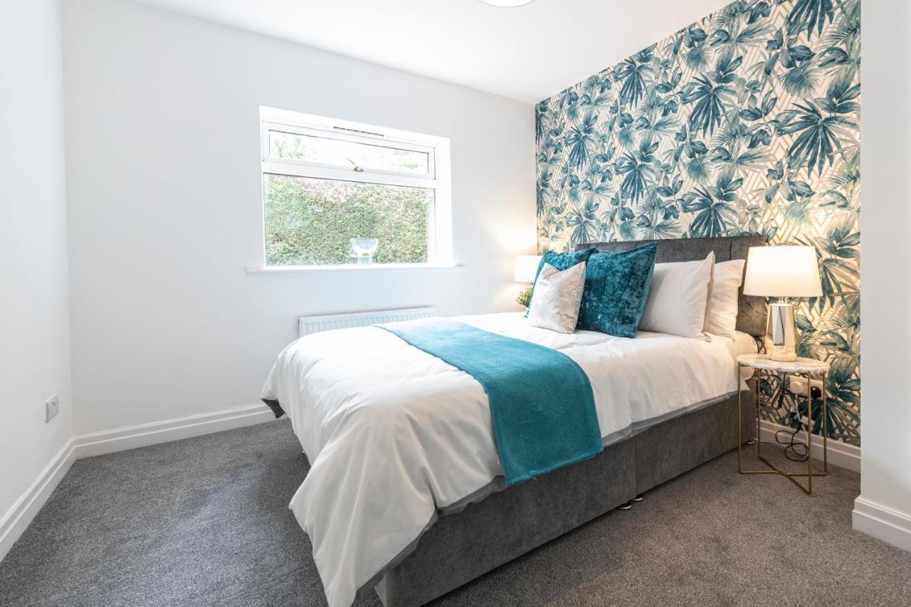 Large 2-Bedroom Bungalow Near Airedale Hospital, Keighley, Convenient Location With Parking Steeton Екстериор снимка