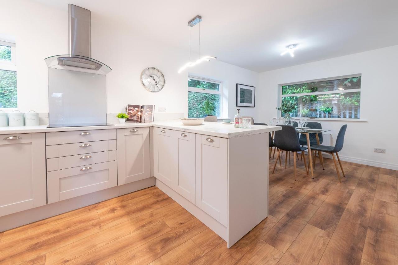 Large 2-Bedroom Bungalow Near Airedale Hospital, Keighley, Convenient Location With Parking Steeton Екстериор снимка
